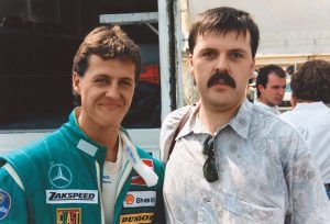 Historisches Foto von Thomas Schoo „ Der Menschenfotograf “ aus dem Jahre 1991 mit Formel-1 Legende Michael Schumacher am Rennwochenende in Diepholz beim letzten DTM Rennen der Kerpener Rennlegende für Mercedes Benz